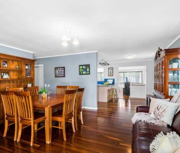 Spacious 3-Bedroom Family Home with Pool & Entertaining Areas - Photo 6