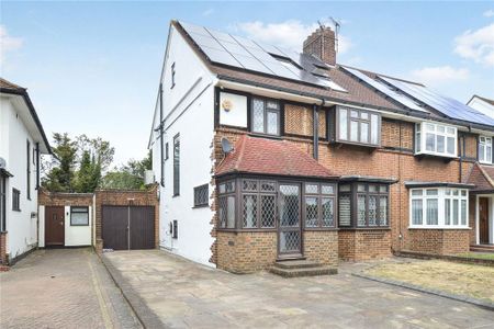 4 bedroom semi-detached house to rent - Photo 4