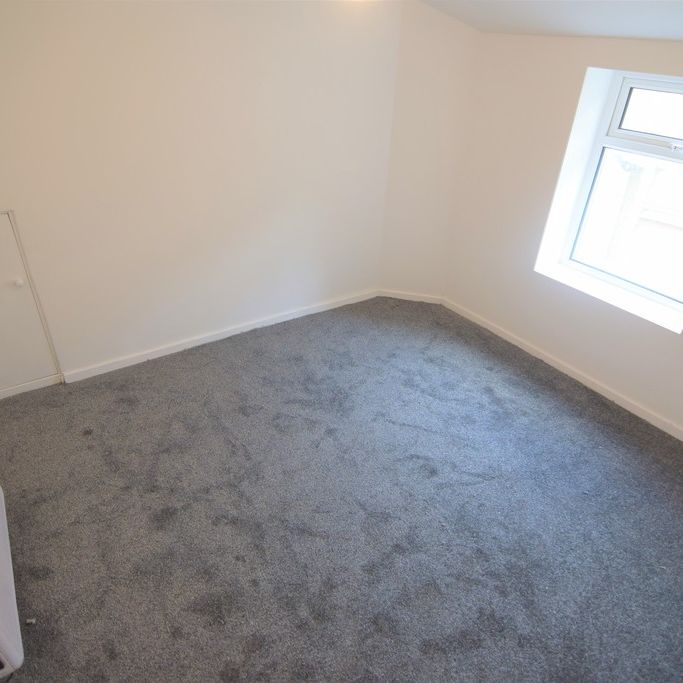 To Let 1 Bed Flat - Photo 1