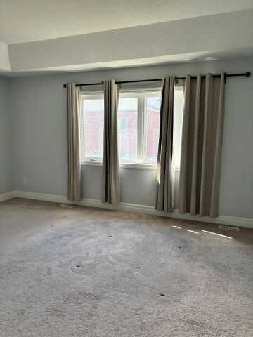 For Lease - 4 Snap Dragon Trail, East Gwillimbury, Ontario - Photo 2