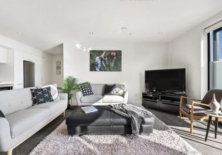 A sunny, 3 bedroom apartment on College St overlooking Wellington's Western hills - Photo 2