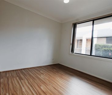 Beautiful Villa in Darcy Road Public School Catchment – With Whole-... - Photo 5