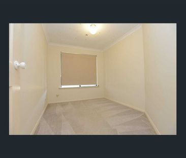 HUGE FAMILY HOME IN GREAT LOCATION - Photo 6