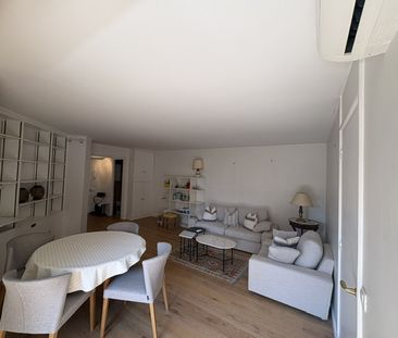 Location Appartement 2 pièces 65m² PARIS 18ème - Photo 2