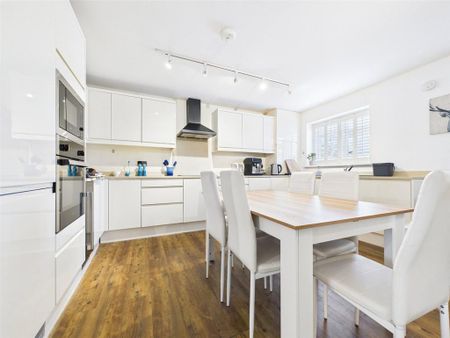 2 bedroom apartment to rent - Photo 2