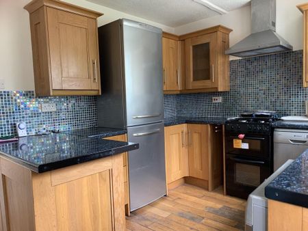 3 bedroom mews to rent - Photo 5