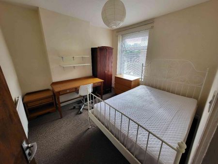 4 bedroom terraced house to rent - Photo 4