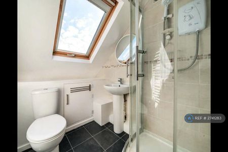 2 bedroom flat to rent - Photo 2