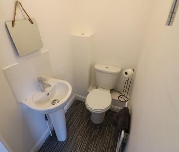 3 bedroom detached house to rent - Photo 2