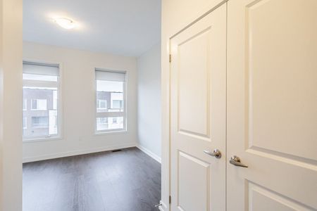 For Lease - 219 Huguenot Road, Oakville, Ontario - Photo 2