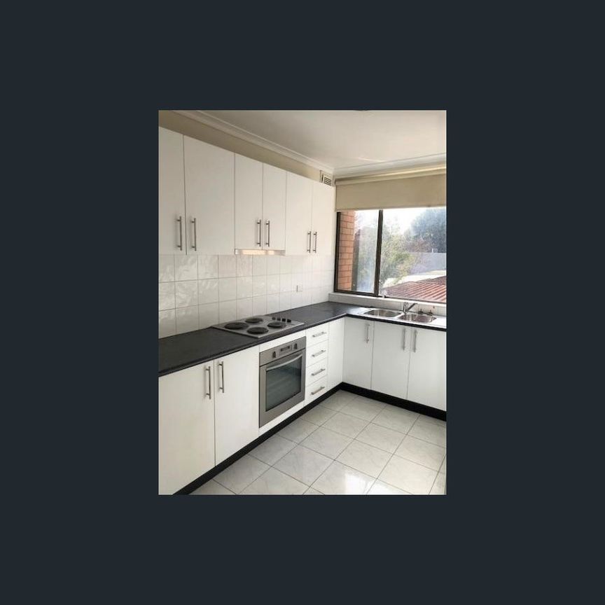 Spacious Two-Bedroom Apartment in a Convenient Location - Photo 1