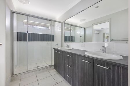 33 Melville Parade, North Lakes QLD 4509 - House For Rent - $650 | Domain - Photo 3