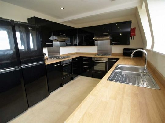 8 Bed - The Clubhouse Loft Apartment, 22-24 Mutley Plain, Plymouth - Photo 1