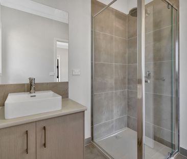 Stylish and Modern Home - Photo 4