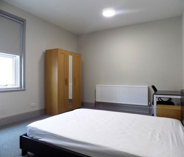 4 bedroom terraced house to rent - Photo 4