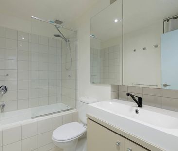 509/33 Wreckyn Street, North Melbourne VIC 3051 - Photo 4