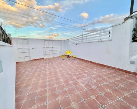 2 BEDROOM BUNGALOW IN TORREVIEJA, ALICANTE - Photo 3