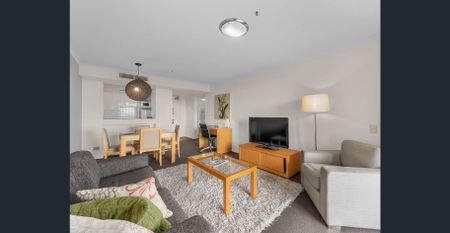 Fully Furnished Overlooking Botanical Gardens + Walk to QUT, Queens Wharf & Kangaroo Point Bridge - Photo 3