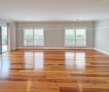 Stunning & Elegant - Photo 2