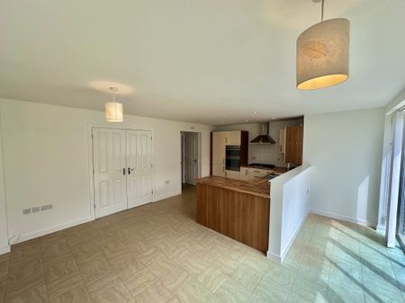 Bridge Farm Close, Bury St. Edmunds, Mildenhall - Photo 3