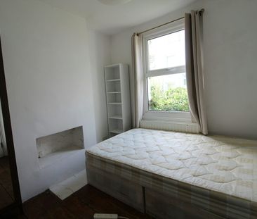 Terraced House to rent on - Photo 3