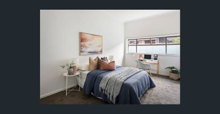 Spaciously Charming House! - Photo 2