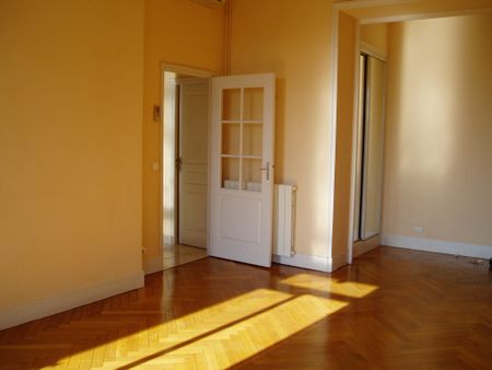 Appartement 3 pièces 78m2 MARSEILLE 8EME 1 086 euros - Photo 4