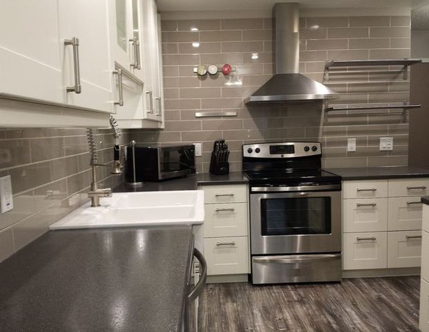 Renovated Condo with underground parking (Oliver) | 10139 117 St., Edmonton - Photo 1