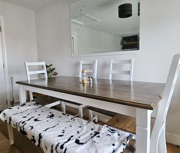 Beautiful Bright Clean Top Floor Flat Peckham - Photo 4