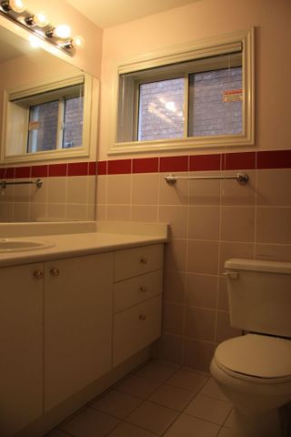 For Lease - 125 Stonebriar Drive, Vaughan, Ontario - Photo 2