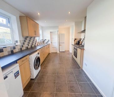 3 bedroom semi-detached house to rent - Photo 3