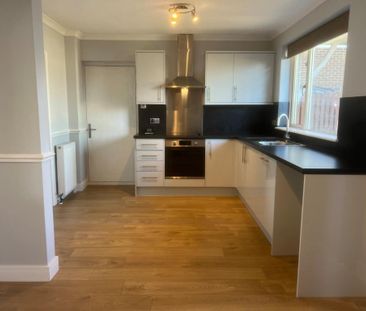 3 bedroom semi-detached house to rent - Photo 3