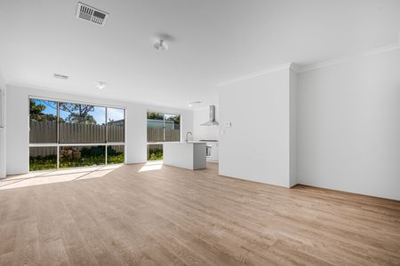 Brand New Villa - Modern Living in a Private Rear Position - Photo 2