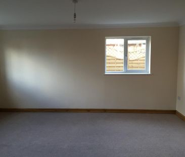 3 bedroom semi-detached house to rent - Photo 3