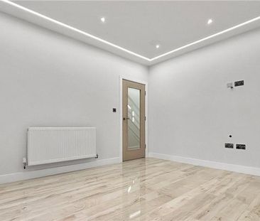 5 bedroom semi-detached house to rent - Photo 2