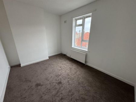 2 bedroom end of terrace house to rent - Photo 3