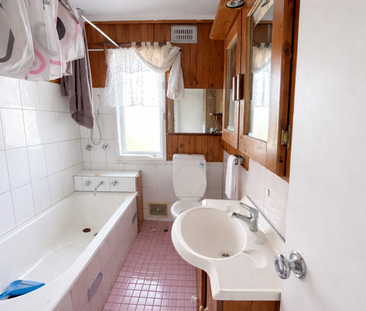 Close to schools and shops - Photo 3