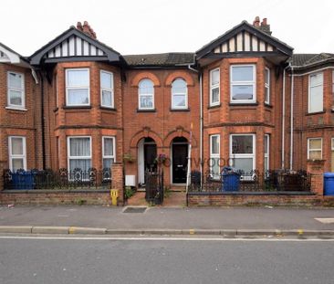 1 bedroom in a house share to rent - Photo 2