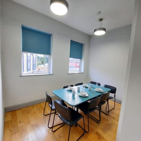 Green Penthouse, Lustrous House , Green Street Room 3 - Photo 4