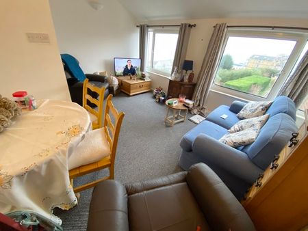 Cliff Road, Cowes - Photo 2