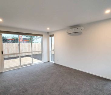 Modern 4 Bedroom home with 2 bathrooms - Photo 4