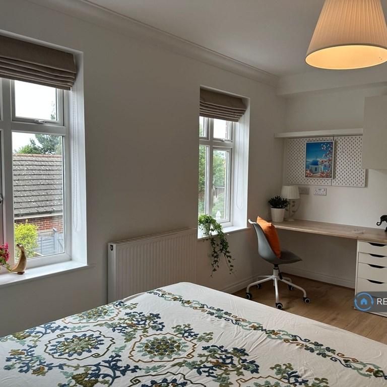 1 bedroom in a house share to rent - Photo 1