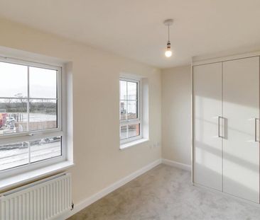 2 Bedroom House - Terraced - Photo 4