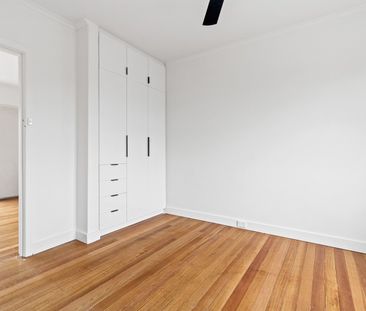 LIGHT AND WELL PRESENTED 1 BEDROOM UNIT - Photo 2