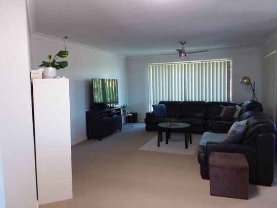 Charming Home with amazing Views - Photo 1