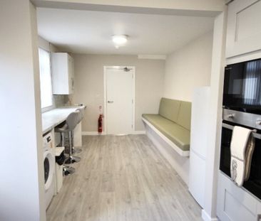 Room 7, 22 Ballygomartin Road, Belfast, BT13 3LD - Photo 5