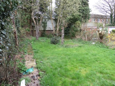 Kingsmere Close - Photo 3