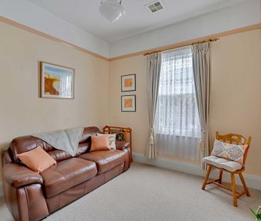 Cosy Family Home - Photo 1