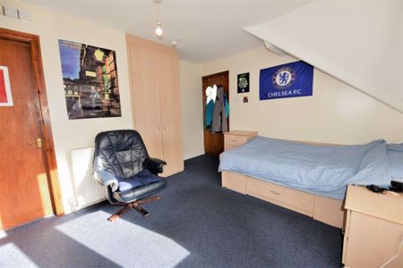 1 bedroom Flat in Flat C, Leeds - Photo 2