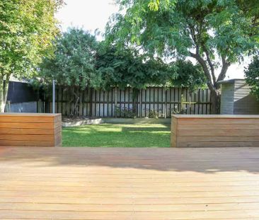 3 Bedrooms Somerfield Home - Photo 2